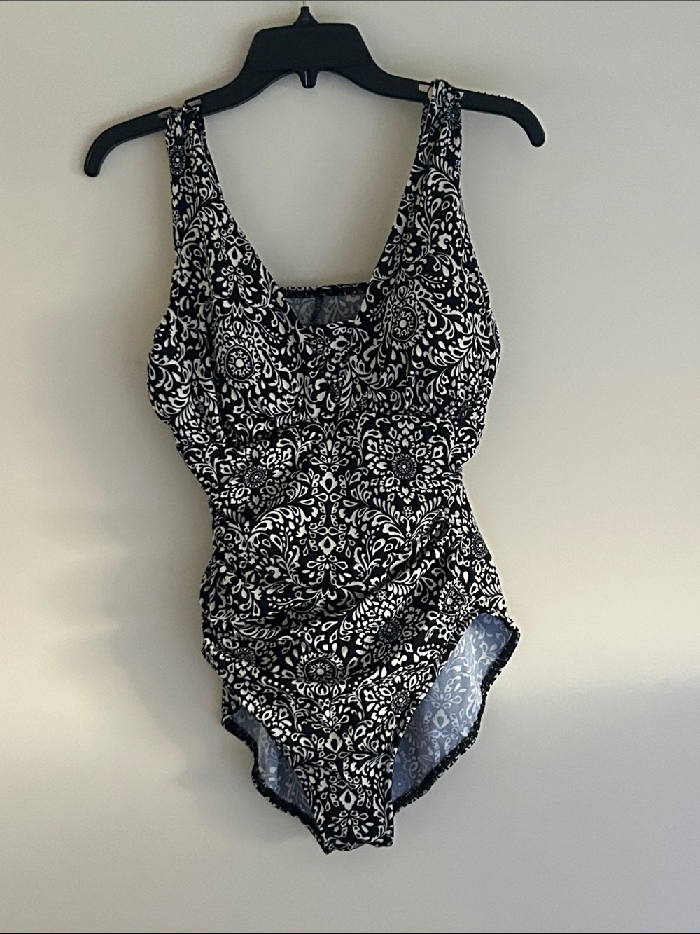 Lands’ end Women’s One Piece Swimsuit in Black and White design.